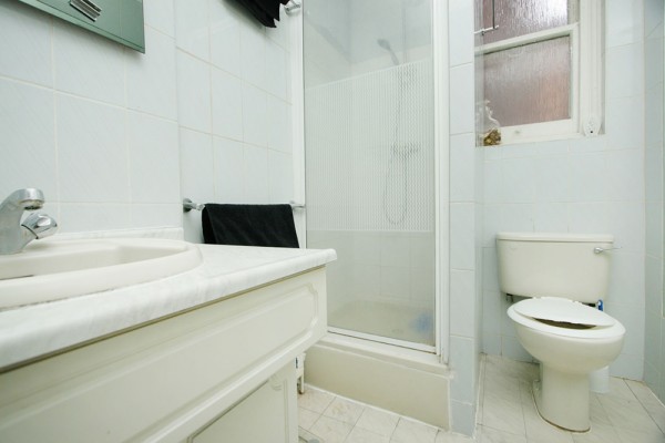 Family Bathroom.jpg